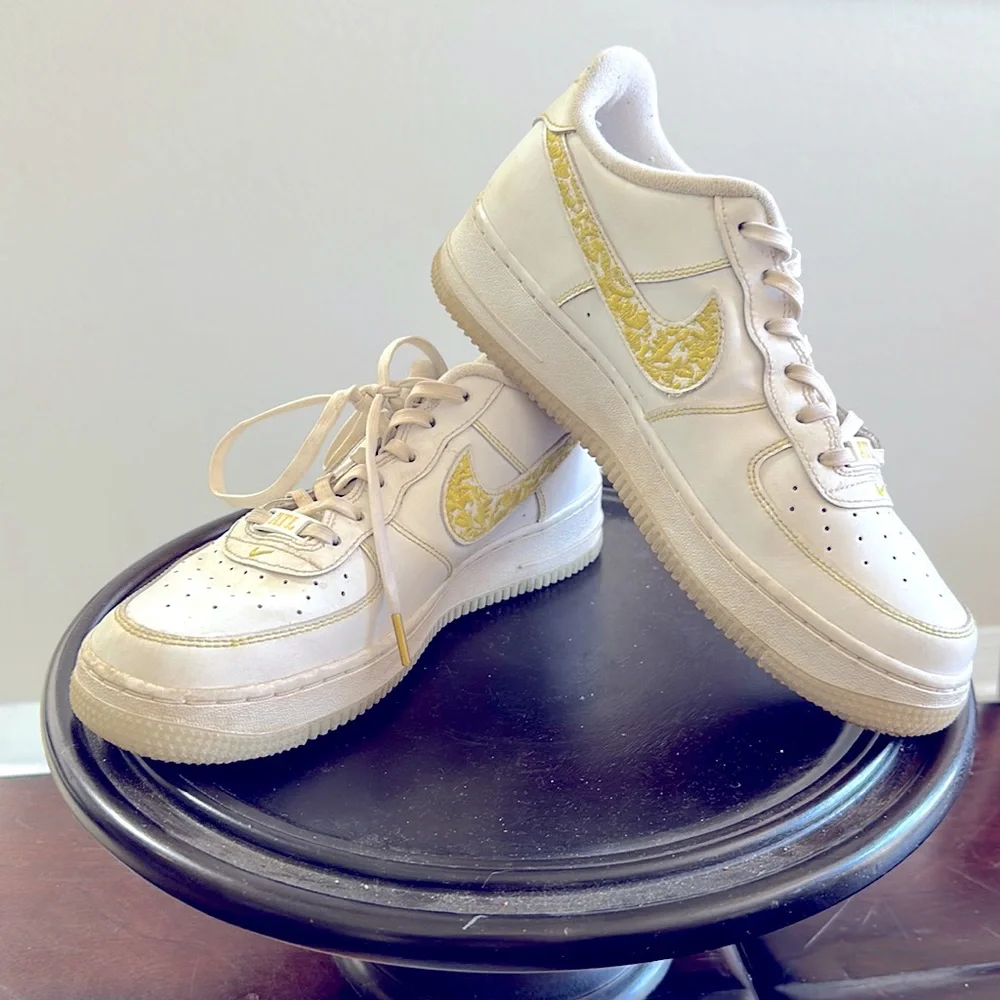 Nike Kids' White & Yellow Patterned Swoosh Sneakers
